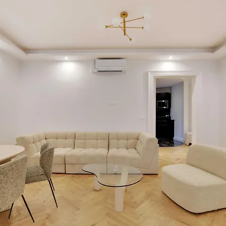 Harmonious 2bdr - 4p - Champs Elysees * 파리