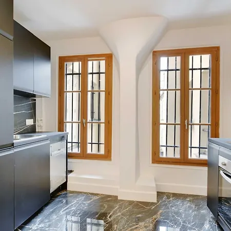 Harmonious 2bdr - 4p - Champs Elysees Appartamento *