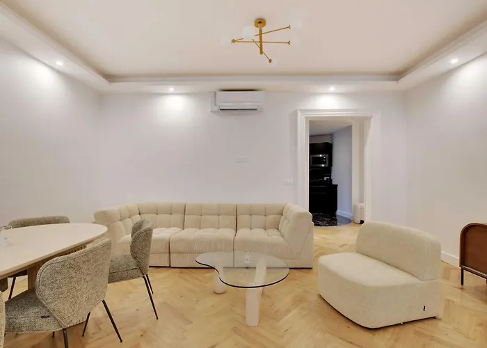 Harmonious 2bdr - 4p - Champs Elysees * Paris