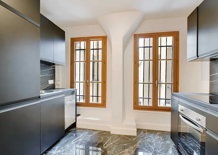 Harmonious 2bdr - 4p - Champs Elysees Appartement *