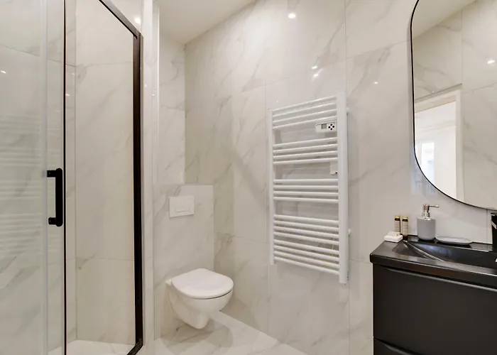 Harmonious 2bdr - 4p - Champs Elysees Lägenhet *