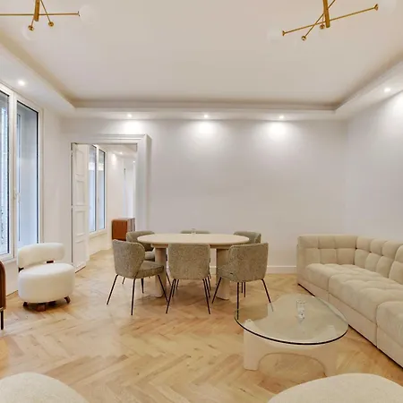 Harmonious 2bdr - 4p - Champs Elysees Apartman