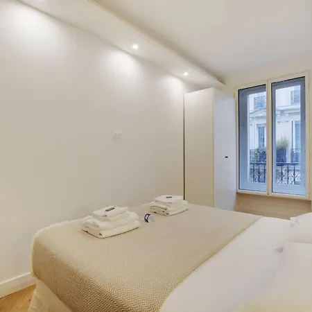 Harmonious 2bdr - 4p - Champs Elysees